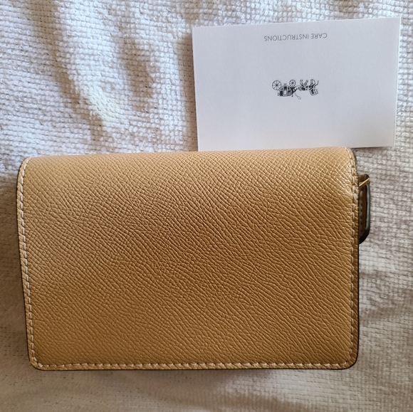 NWT COACH BEIGE WALLET. - Picture 3 of 10